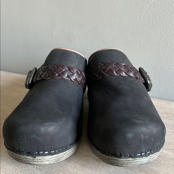 Dansko Women’s Classic Black Leather Clogs – Woven Strap, Comfort Mules, size 40 - Picture 3 of 7